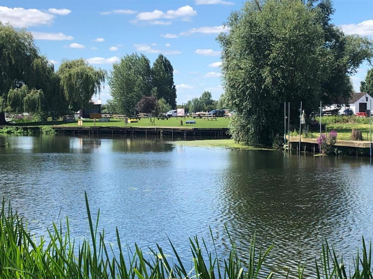 Pike And Eel Hotel And Marina Needingworth Exterior photo