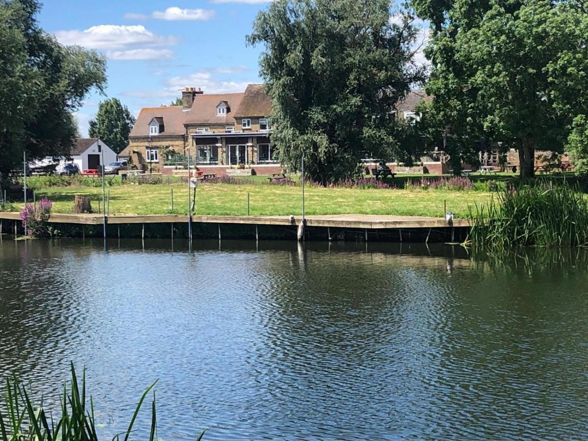 Pike And Eel Hotel And Marina Needingworth Exterior photo