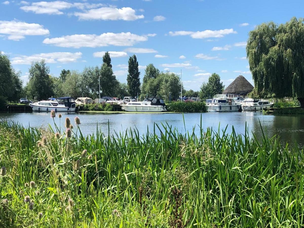 Pike And Eel Hotel And Marina Needingworth Exterior photo