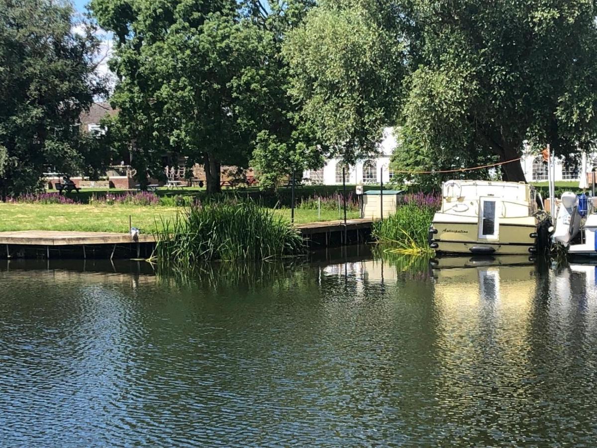 Pike And Eel Hotel And Marina Needingworth Exterior photo