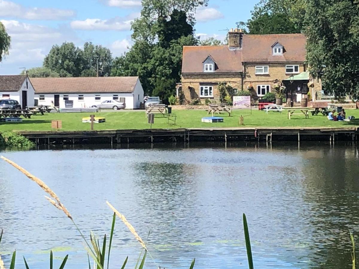 Pike And Eel Hotel And Marina Needingworth Exterior photo